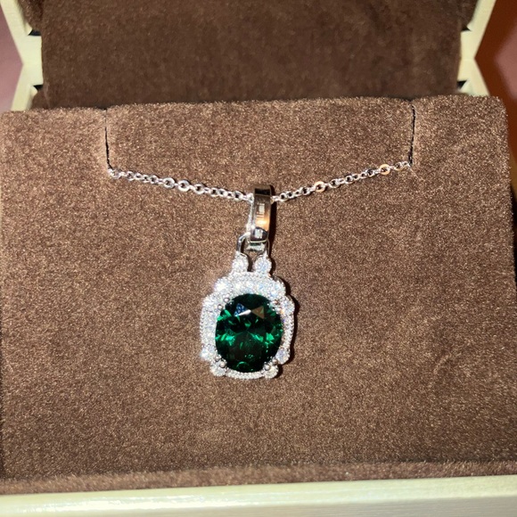 Valliani Jewelers Emerald Pendant - Picture 3 of 8